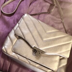 A‎ new day brand hand bag